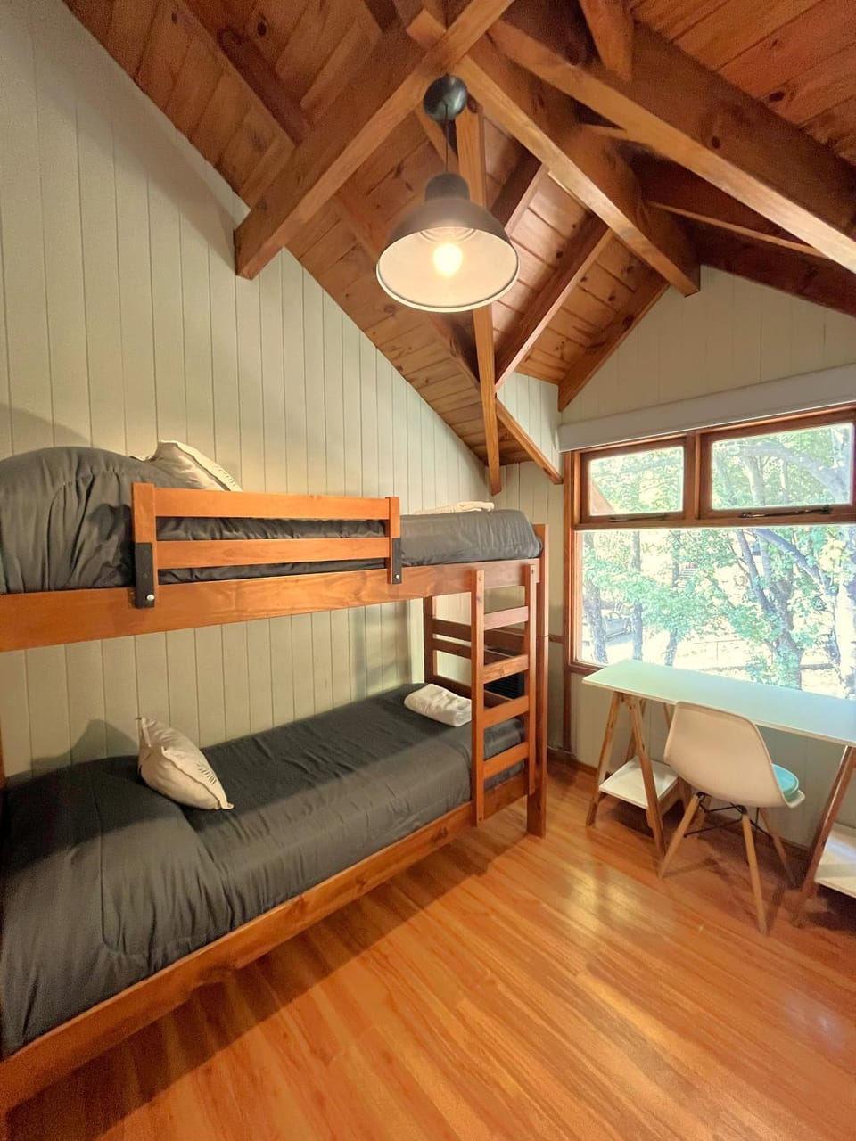 Bed, Photo of the whole room, Bedroom, bunk bed, fireplace