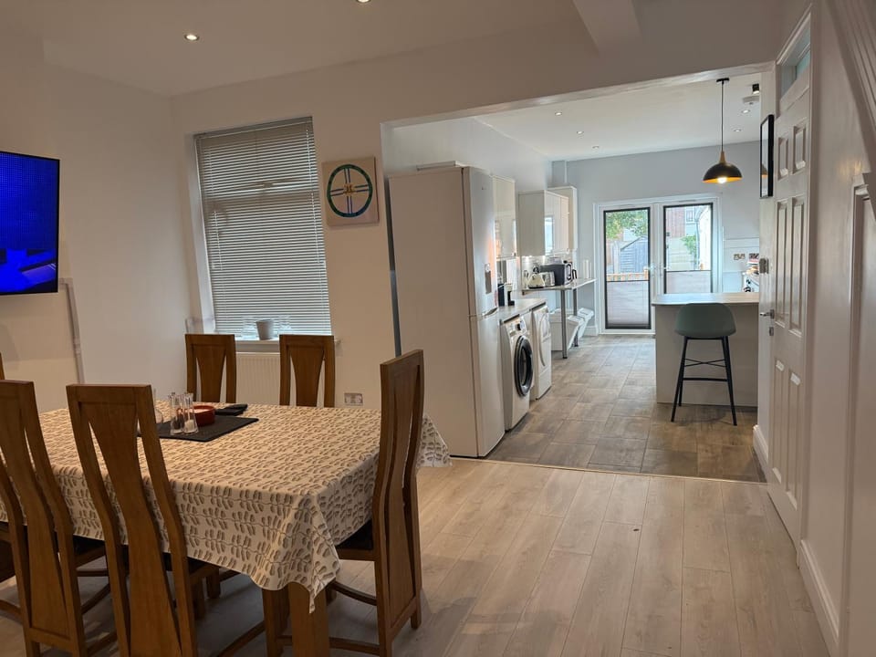 Dining area, kitchen