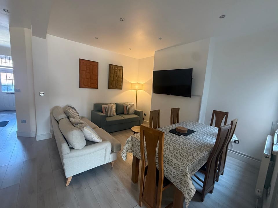 Spacious John York House & Parking House in Doncaster