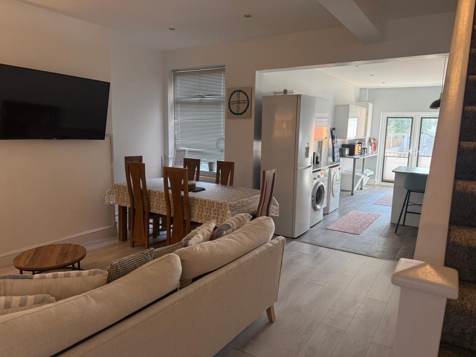 Spacious John York House & Parking House in Doncaster