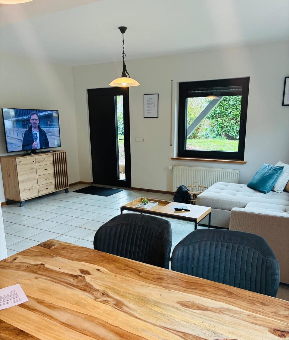 Communal lounge/ TV room, Living room, Photo of the whole room, Seating area, Evening entertainment