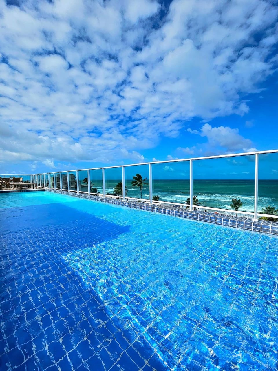 Incrível Ocean Blue a 50 metros do mar e linda vista by HM Apartment in Ipojuca