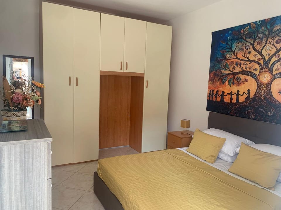 Bed, Photo of the whole room, Bedroom, wardrobe