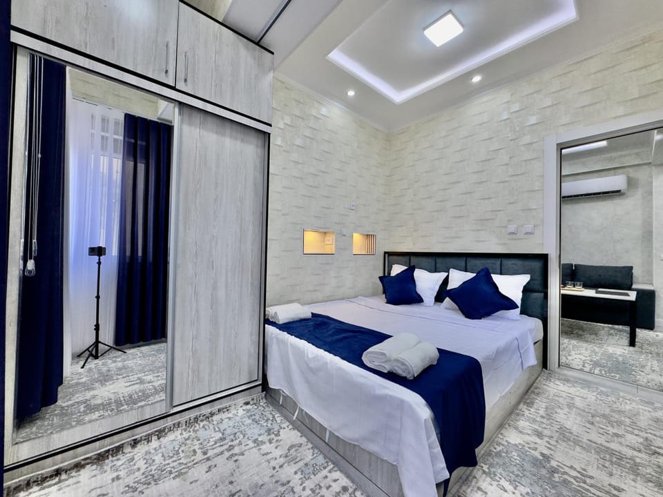 Bed, Photo of the whole room, Bedroom, wardrobe, air conditioner