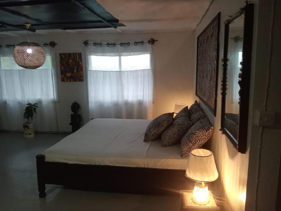 Property building, Bed, Bedroom