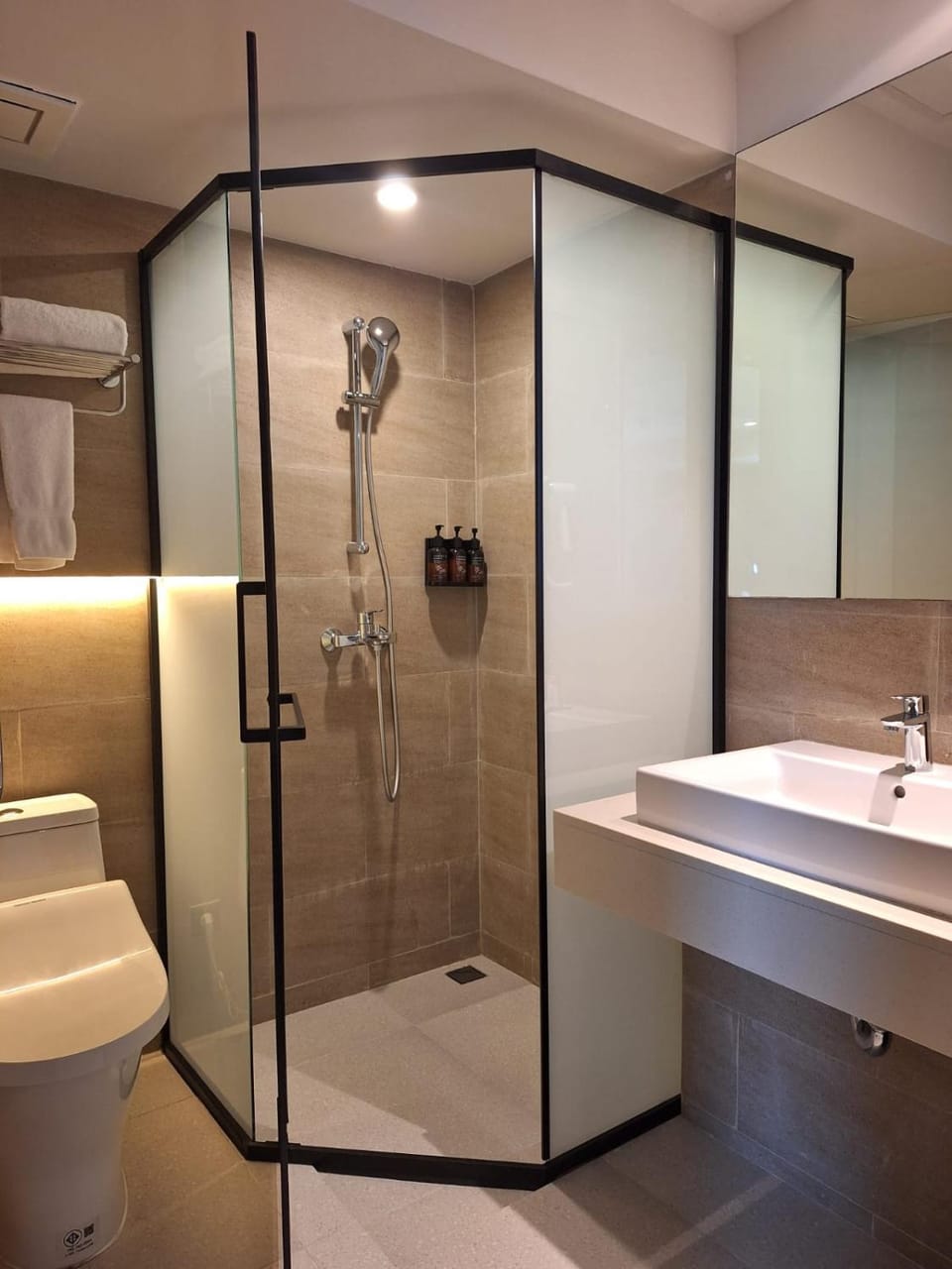 Model J Hotel BSD Carstensz 曼居酒店 BSD卡斯滕茲購物中心店 Hotel in West Java