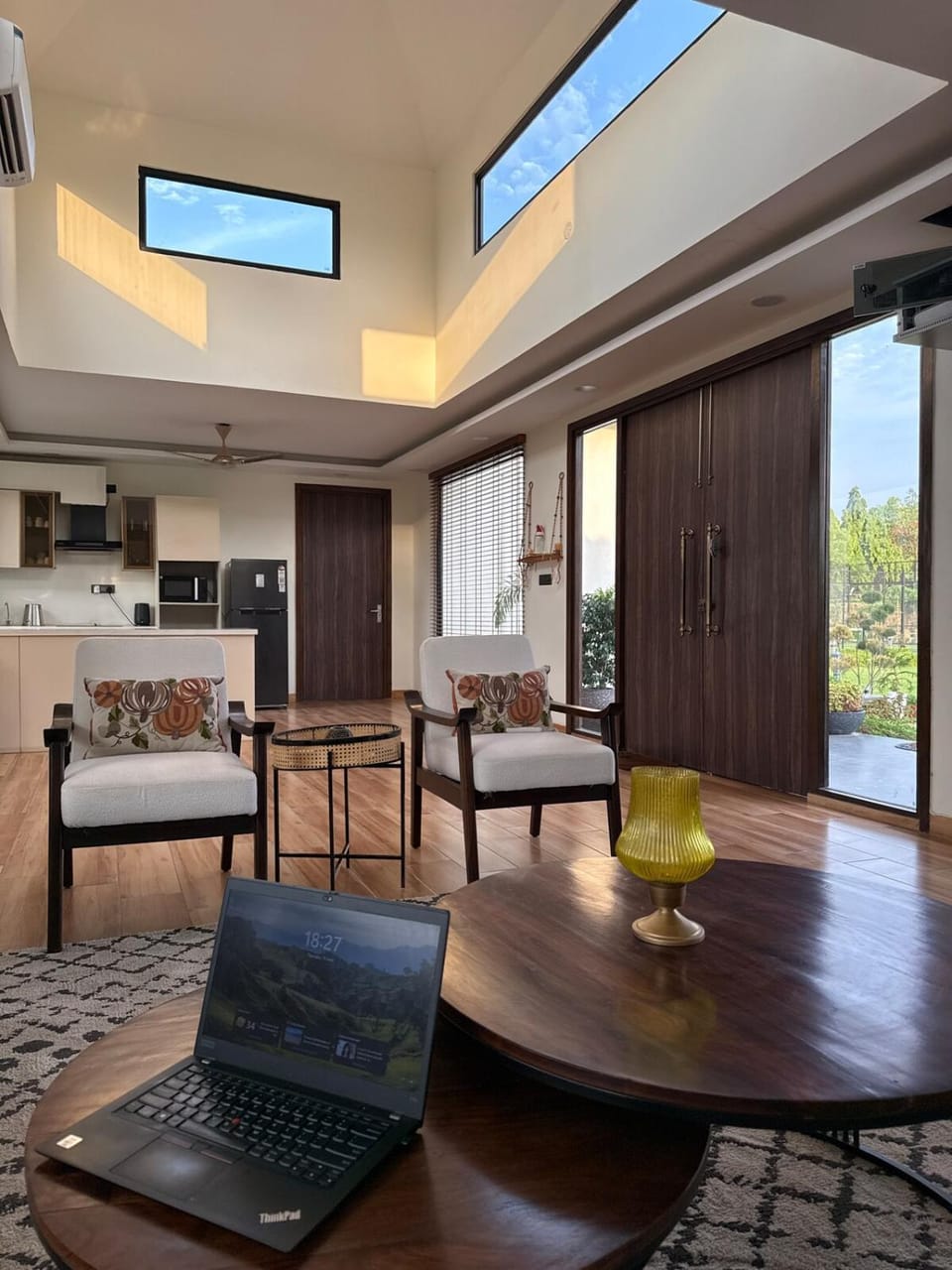 Kitchen or kitchenette, Seating area