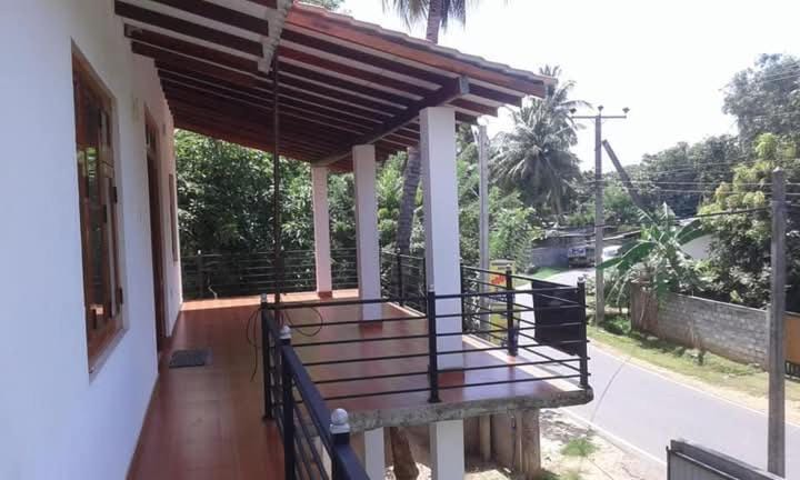 TB Guest House Bed and Breakfast in Sri Lanka