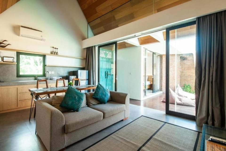 Luxurious 2BR Villa with Private Pool & Rice Field Views in Ubud Villa in Sukawati