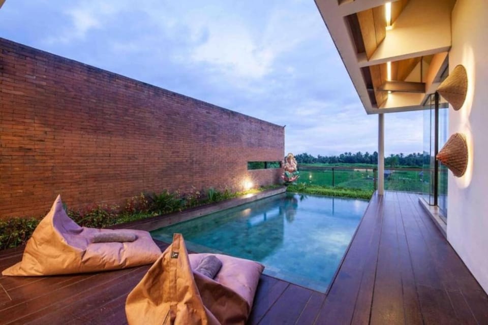 Luxurious 2BR Villa with Private Pool & Rice Field Views in Ubud Villa in Sukawati