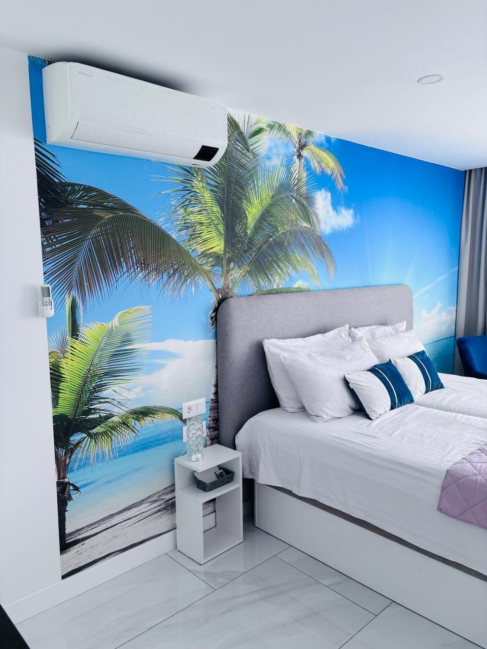 Bed, Living room, Photo of the whole room, Seating area, Bedroom