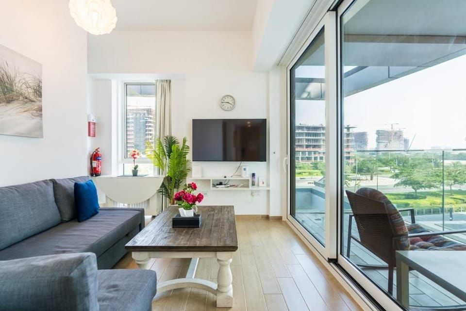 Communal lounge/ TV room, TV and multimedia, View (from property/room), Balcony/Terrace, Living room, Seating area, Evening entertainment