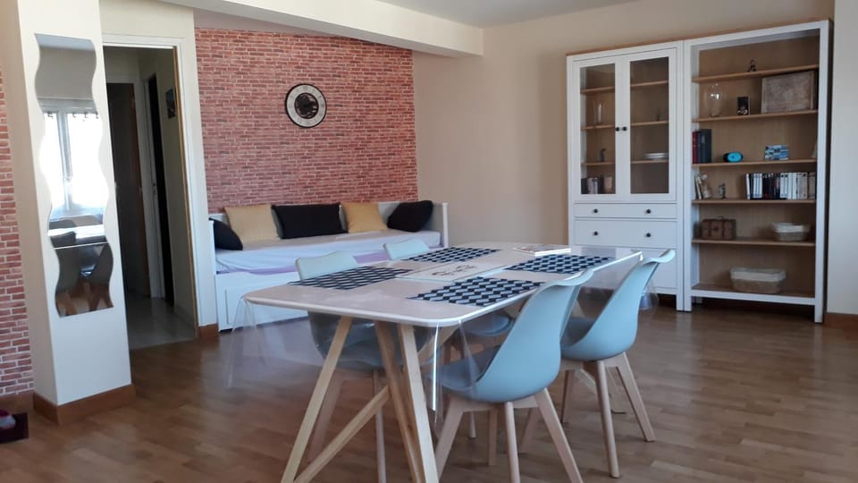 Grand T2 Côte de granit rose plages et commerces à proximité Apartment in Trégastel