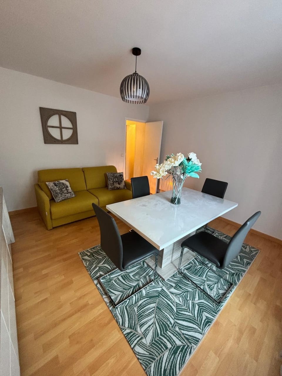 Living room, Seating area, Dining area