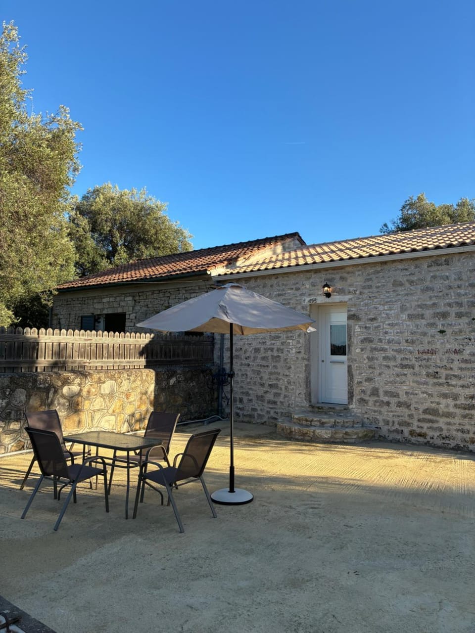 Property building, Patio, Dining area