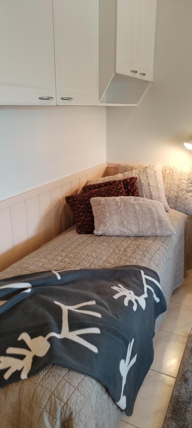 Bed, Living room