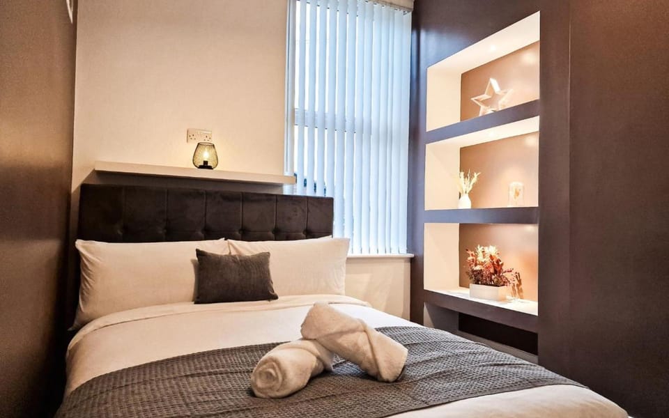 Bed, Decorative detail, Bedroom, heating, internet, towels