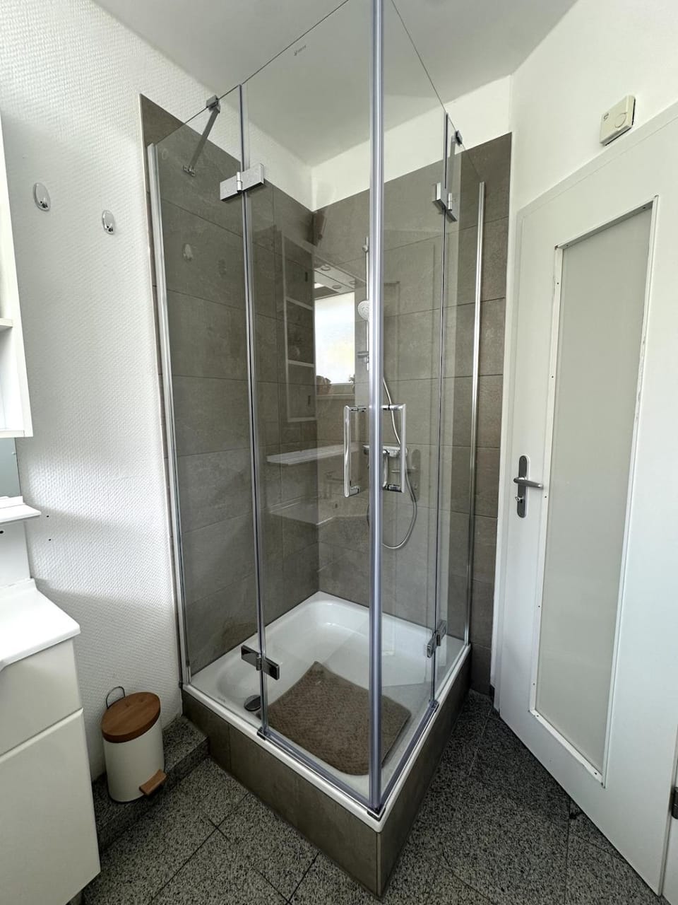 Shower, Bathroom, towels