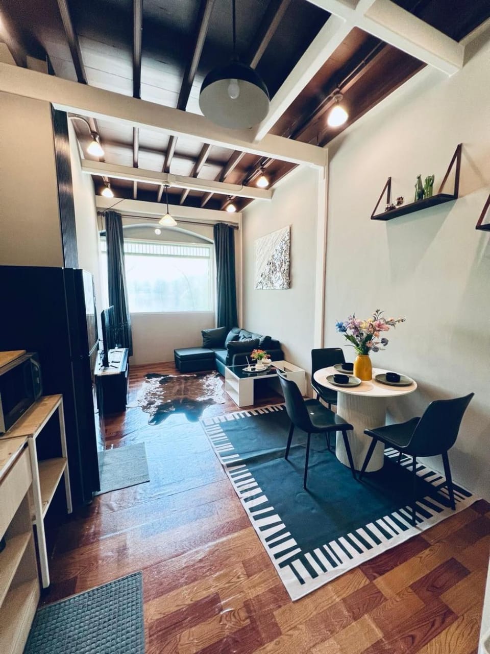 Living room, Dining area