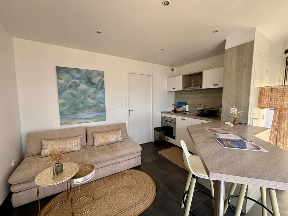 Kitchen or kitchenette, Living room, Dining area