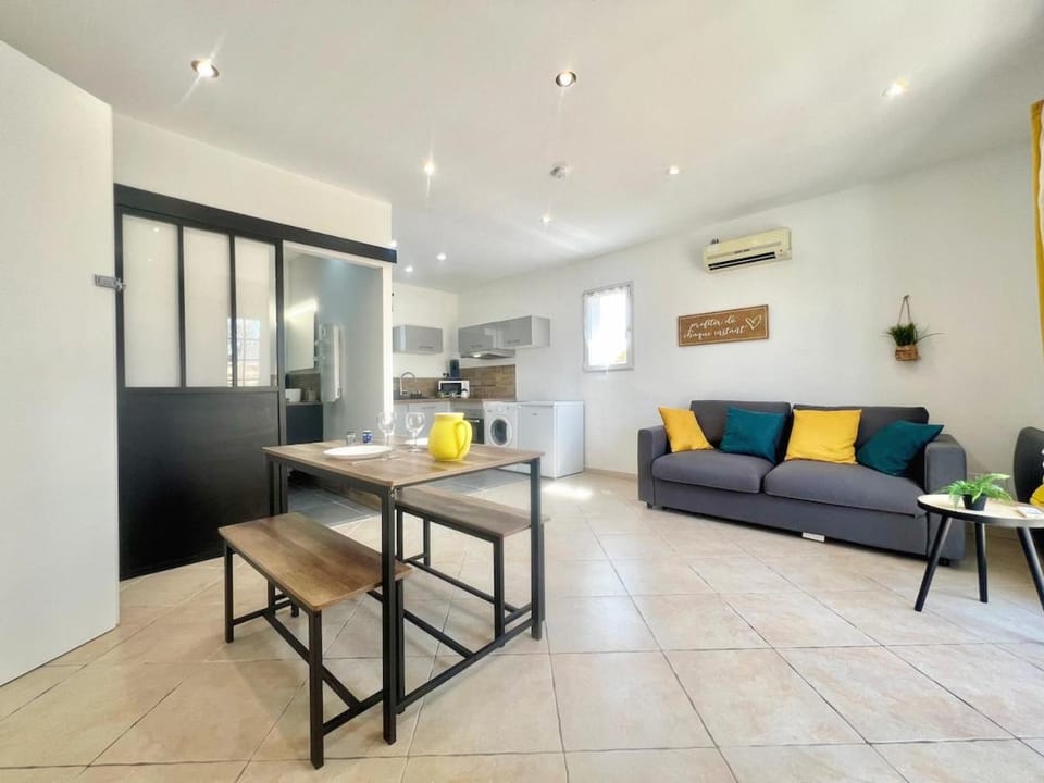 Cigalou - Spacieux, CLIM, Espace extérieur, 2 personnes Apartment in Provence-Alpes-Côte d'Azur