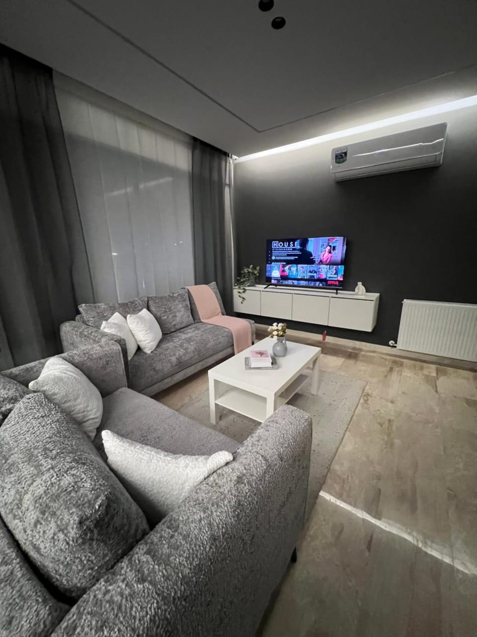 Communal lounge/ TV room, TV and multimedia, Living room, Seating area, Evening entertainment