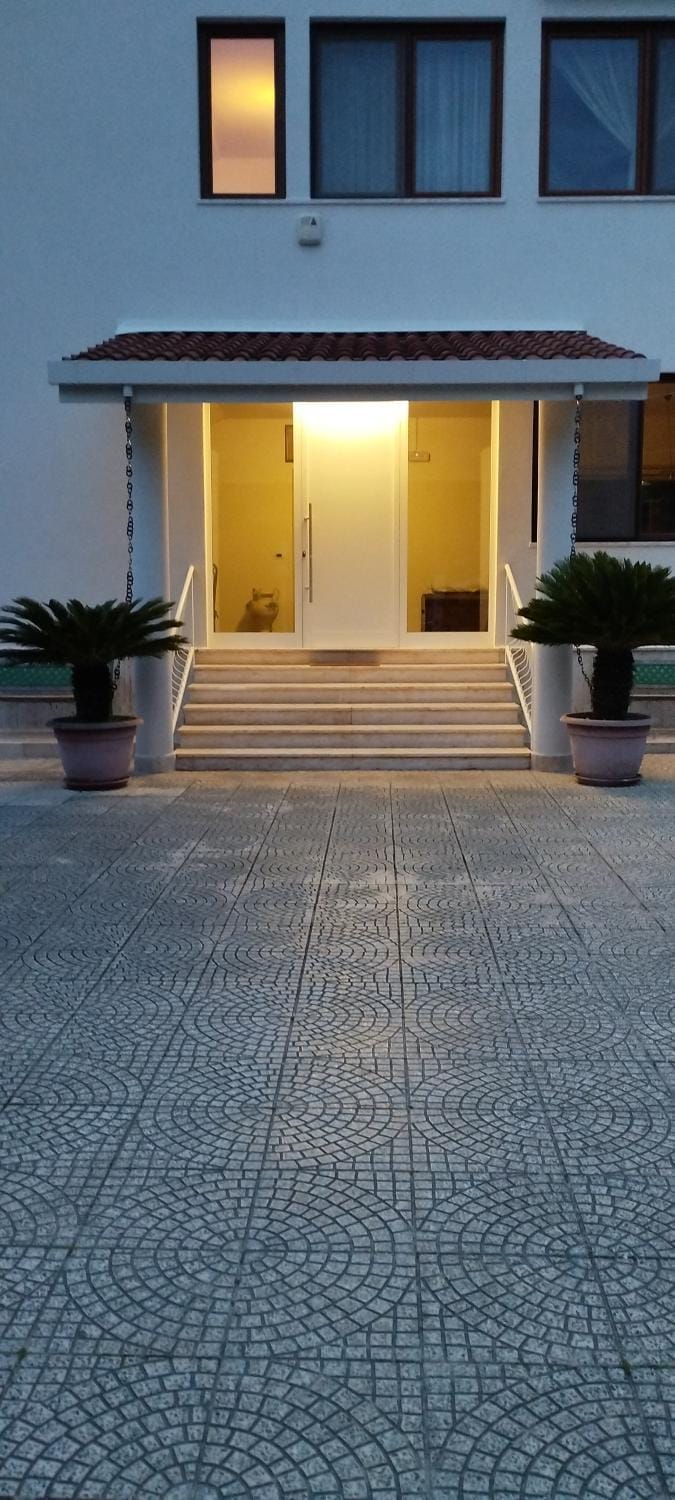 Facade/entrance