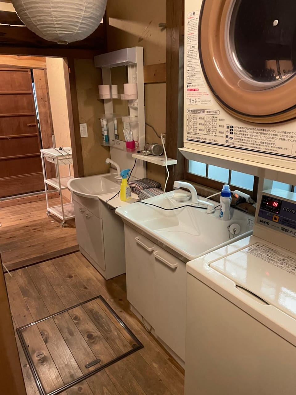 guesthouse 古民家の宿屋千鶴 1階2号室部屋貸し Bed and Breakfast in Hiroshima