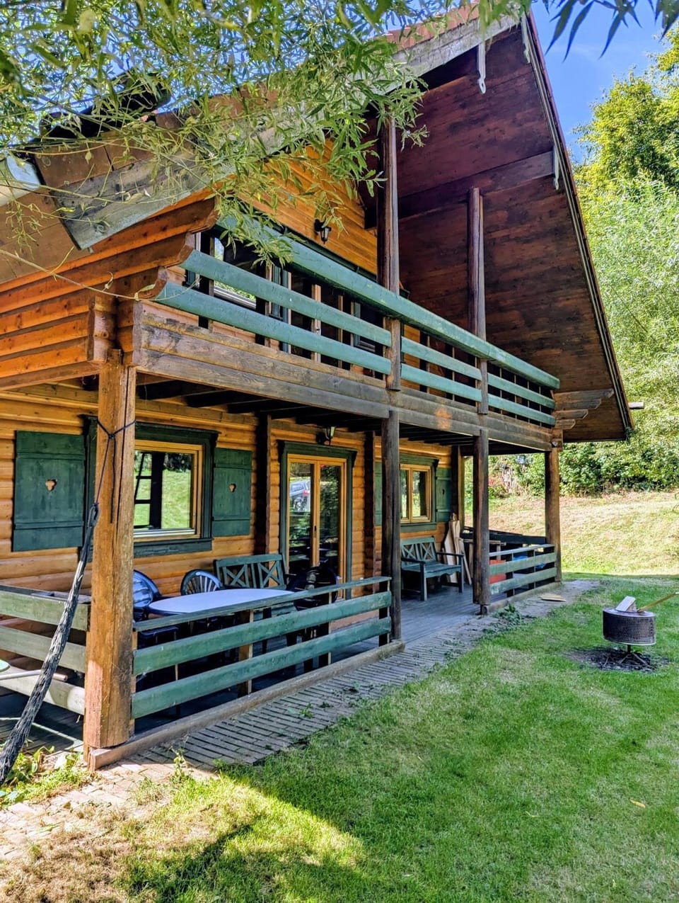 Idyllisches Holzhaus im Grünen House in Thuringia, Germany