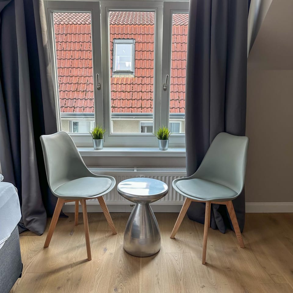 Photo of the whole room, Seating area, Bedroom