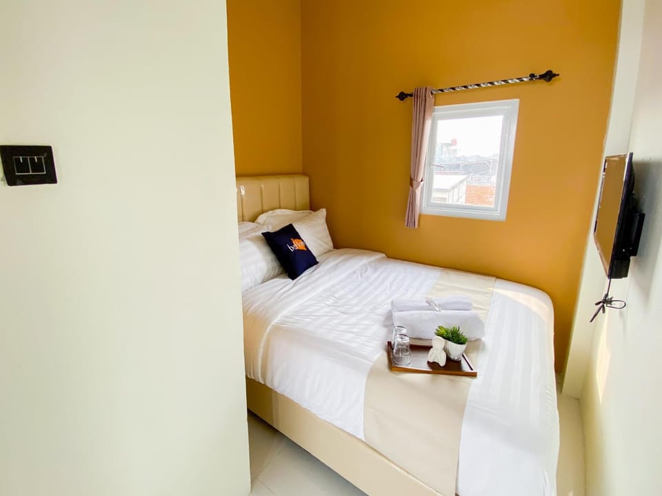 Bed, TV and multimedia, Photo of the whole room, Bedroom, towels