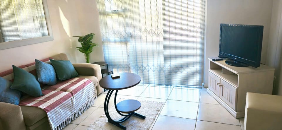 Communal lounge/ TV room, TV and multimedia, Living room, Seating area