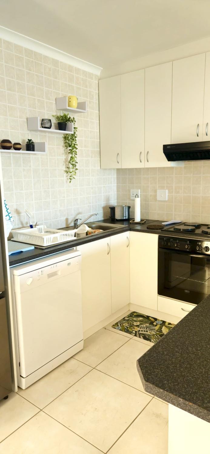 Kitchen or kitchenette, dishwasher, stove