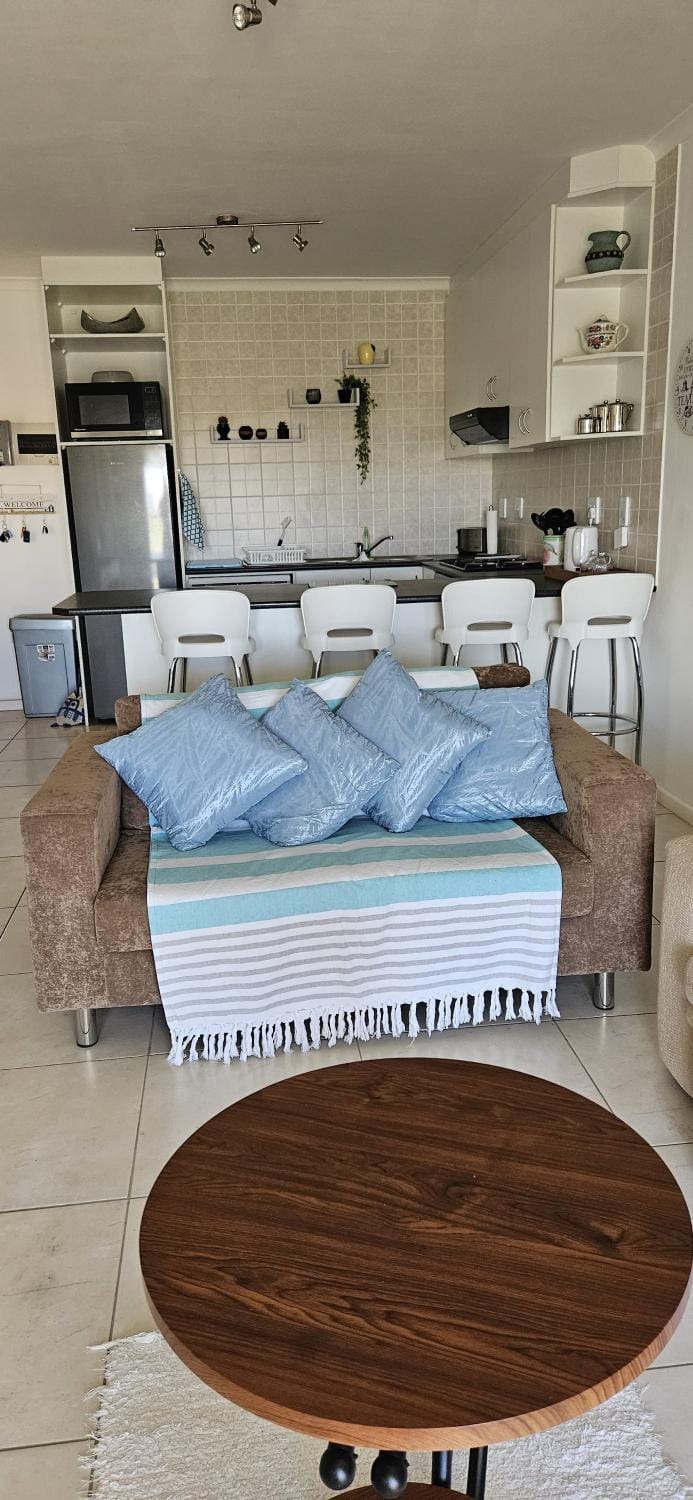 Kitchen or kitchenette, Living room, Seating area
