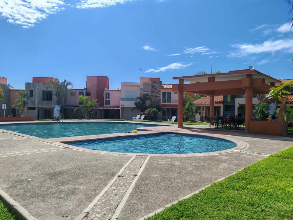 Swimming pool, Swimming pool