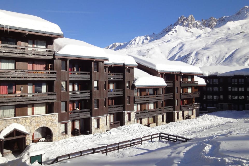 Résidence Creux De L Ours D - JOLI STUDIO DIVISIBLE, BELLE VUE SUR LES PISTES, SKIS AUX PIEDS, PROCHE DES COMMERCES MAE-9704 Apartment in Les Allues