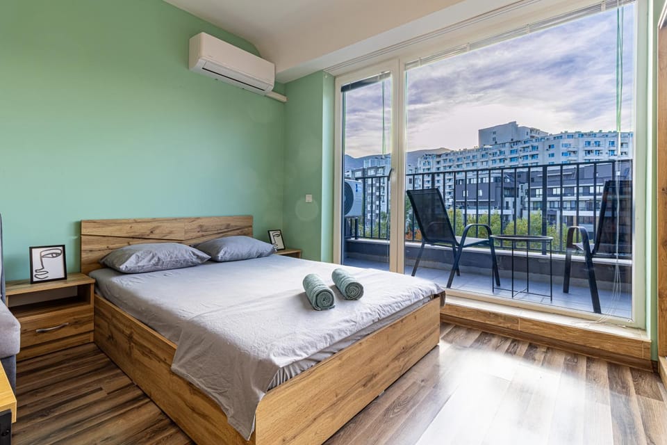 Student City Studio With Mountain View Balcony and Underground Parking 1 Apartment in Sofia