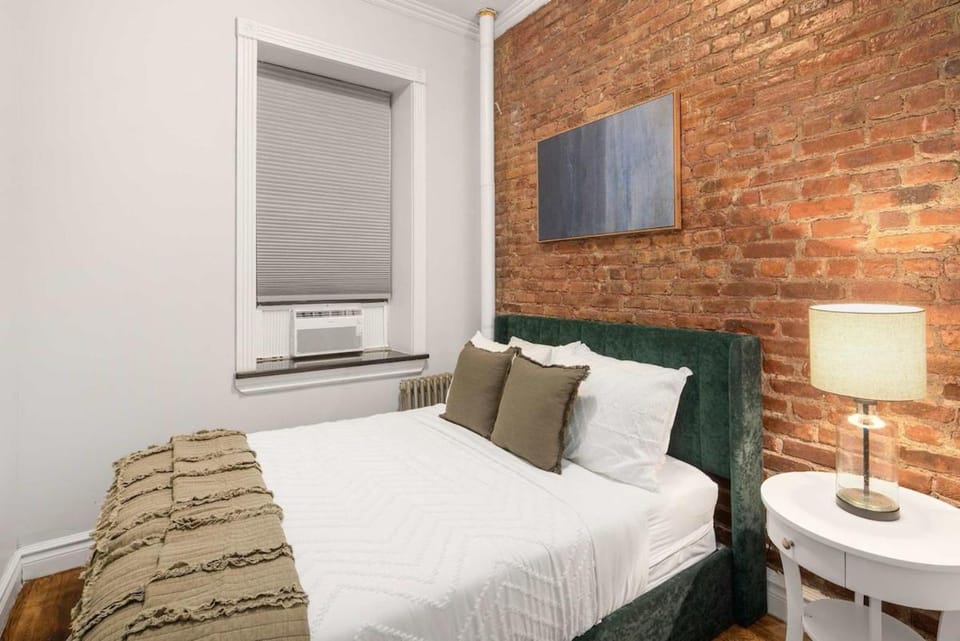 Bed, TV and multimedia, Kitchen or kitchenette, Living room, Photo of the whole room, Seating area, Bedroom, air conditioner