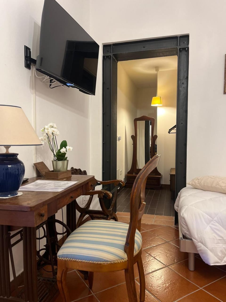 TV and multimedia, Photo of the whole room, Bedroom