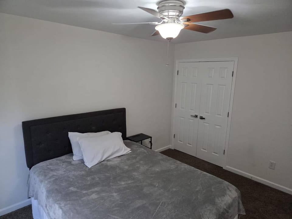 Bed, Photo of the whole room, Bedroom, wardrobe