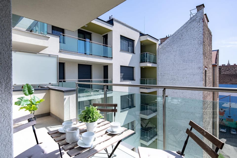 Free Parking - Very Central - Balcony Apartment in Budapest
