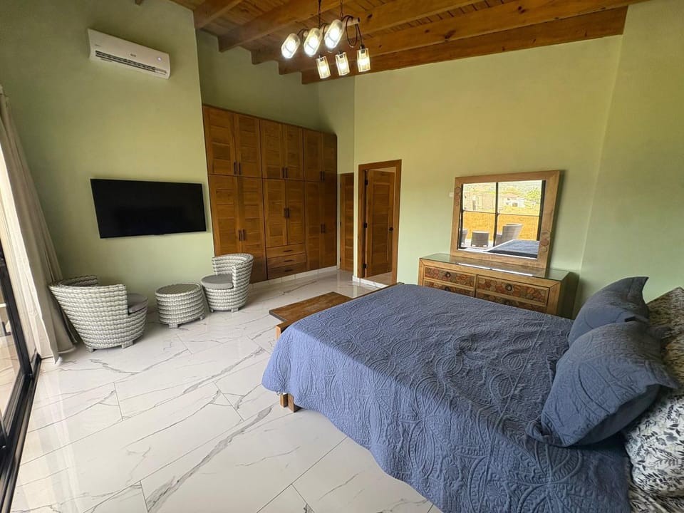TV and multimedia, Seating area, Bedroom, wardrobe