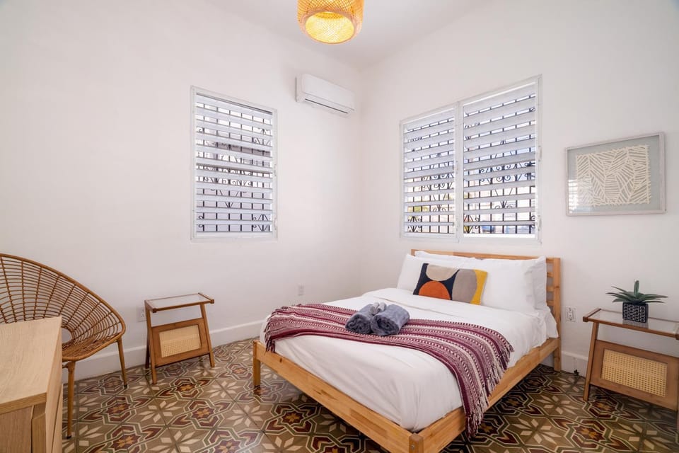 Bed, Photo of the whole room, Bedroom, towels, air conditioner