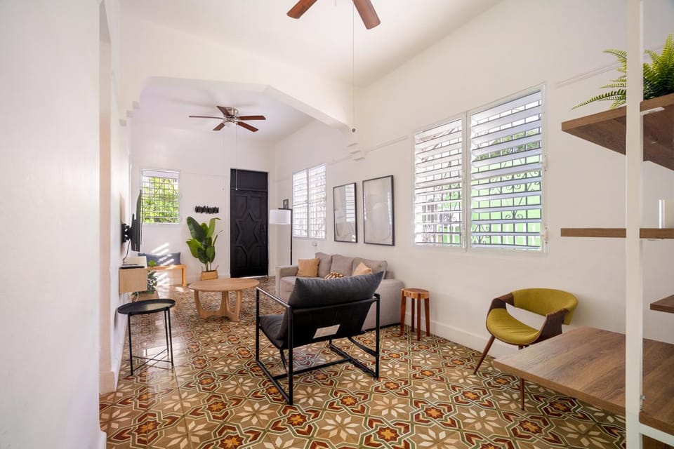 Living room, Seating area, Dining area, fireplace