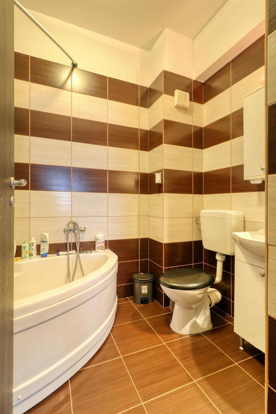 Apartament 3 camere Militari Residence Apartment in Romania