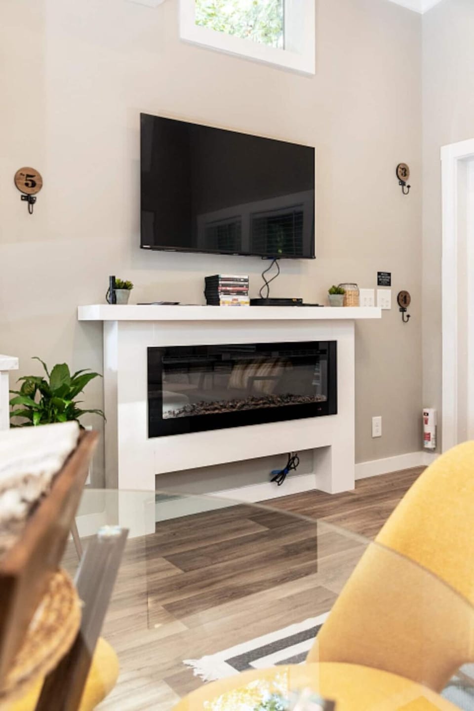 TV and multimedia, Living room, fireplace