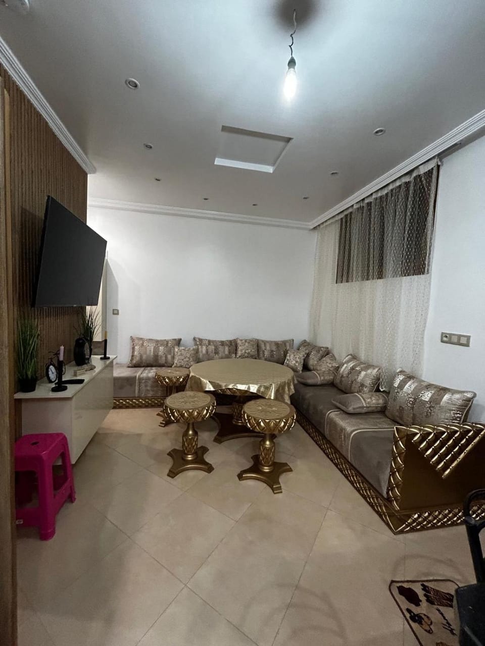 TV and multimedia, Living room, Seating area, air conditioner