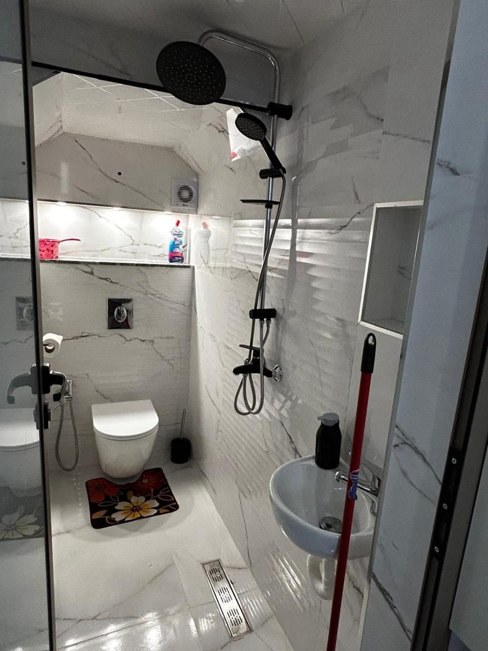 Shower, Toilet, Bathroom