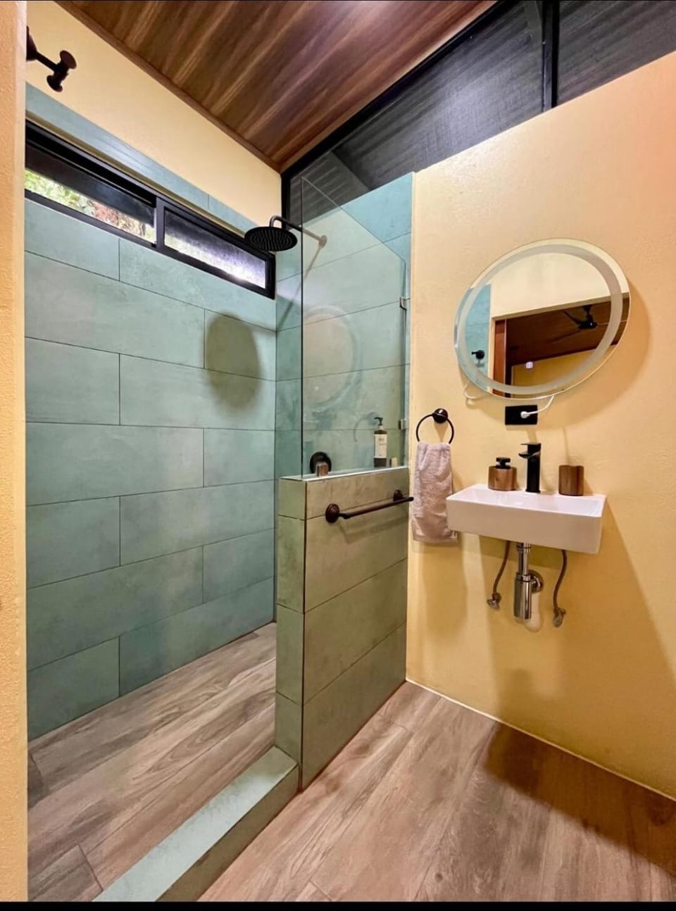 Jungle House with Private Jacuzzi Villa in Uvita