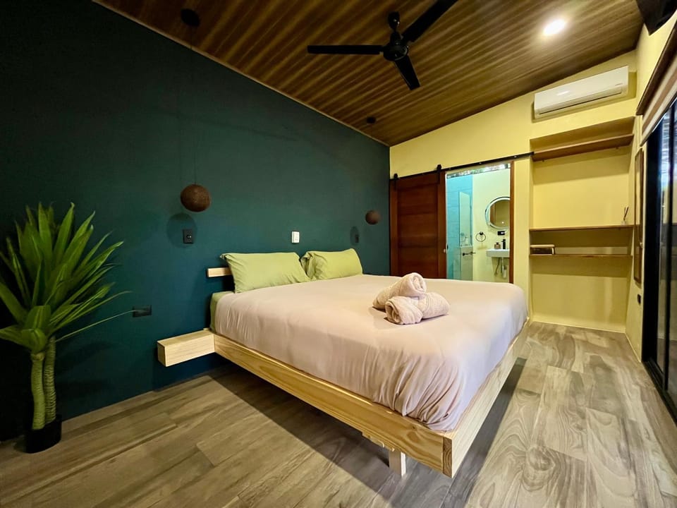 Jungle House with Private Jacuzzi Villa in Uvita